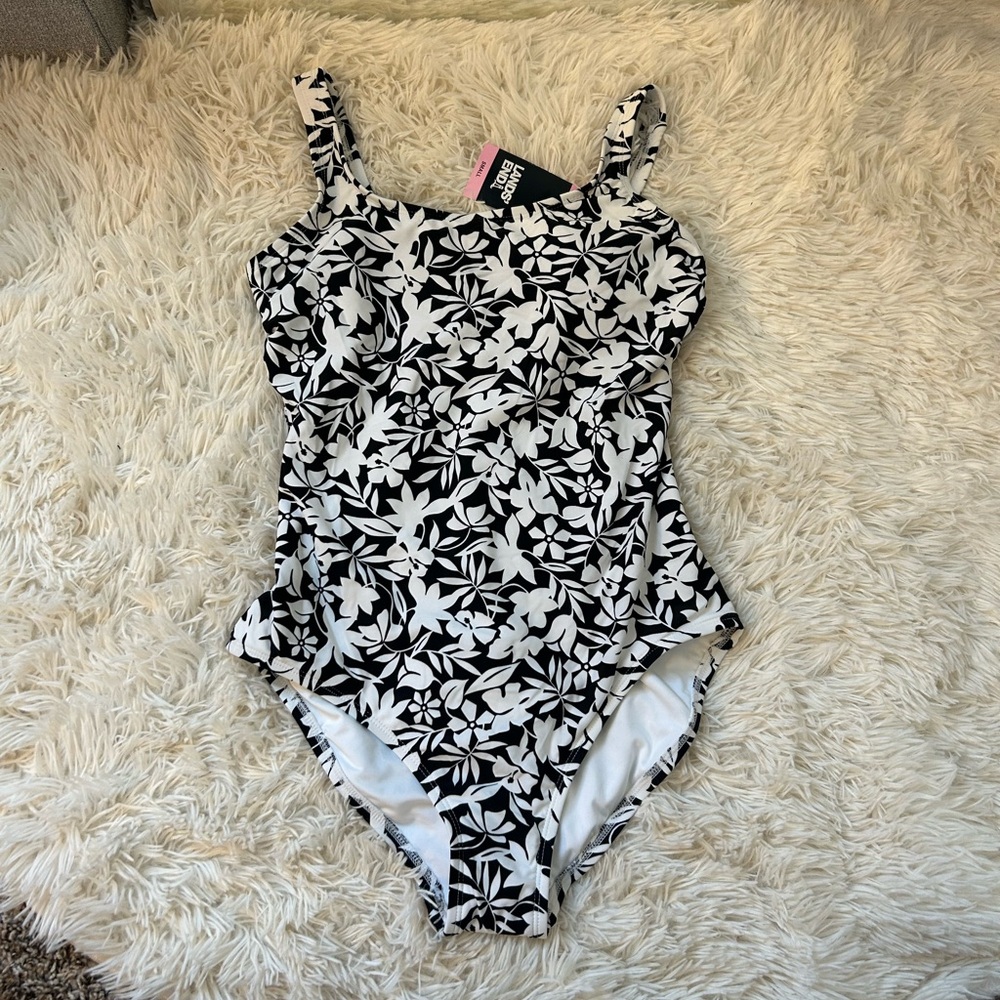 Lands' End Black and White Floral One Piece Swimsuit